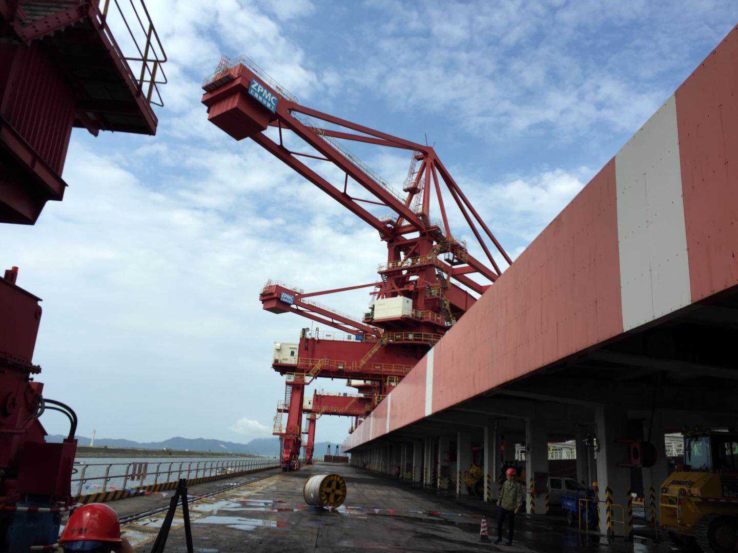 上海华绳公司一行三人在珠海神华粤电码头做现场技术服务