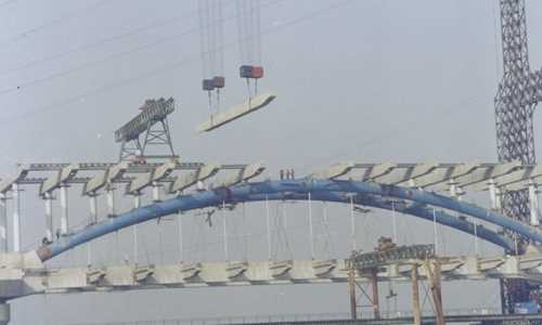 跨缆吊机成为桥梁建设的“好帮手”