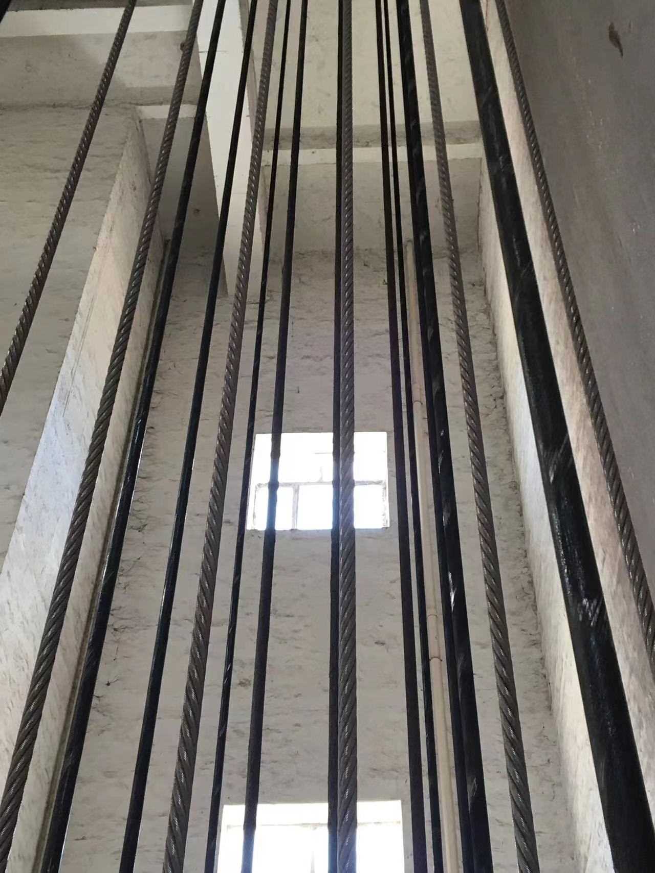 电梯钢丝绳断裂，电梯会有风险吗？